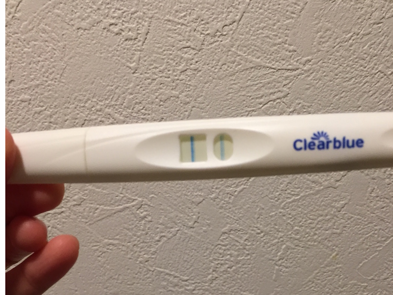 妊娠検査薬クリアブルーの陽性画像(生理予定日一週間後)