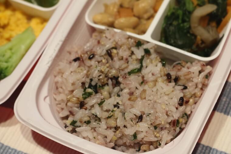 ママの休食「ビーフストロガノフ」のご飯